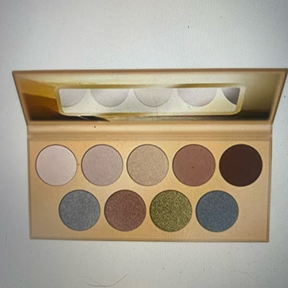 Essence G’Day Sydney Eyeshadow Palette Brand New 13.5 g/ net weight .47 oz